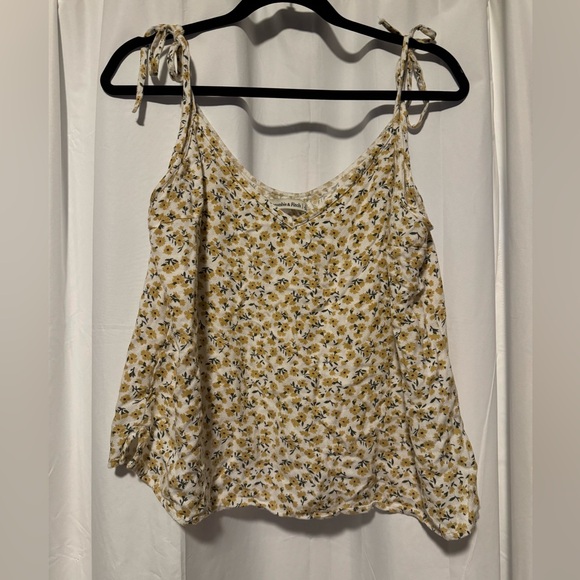 Abercrombie & Fitch Tops - Abercrombie & Fitch XL adjustable strap tank top